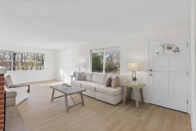 Building Photo - 14085 85th Pl N