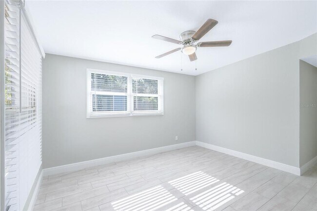 Building Photo - 1325 Windsor Way