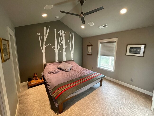 Building Photo - Modern 2 Bedroom, 2.5 Bathroom Bi-Level Du...