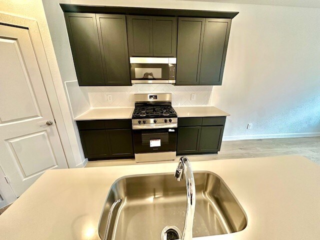 Building Photo - 3214 Moreland Park Dr