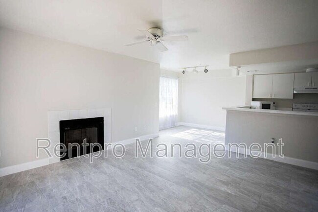 Building Photo - 850 S Tamiami Trl