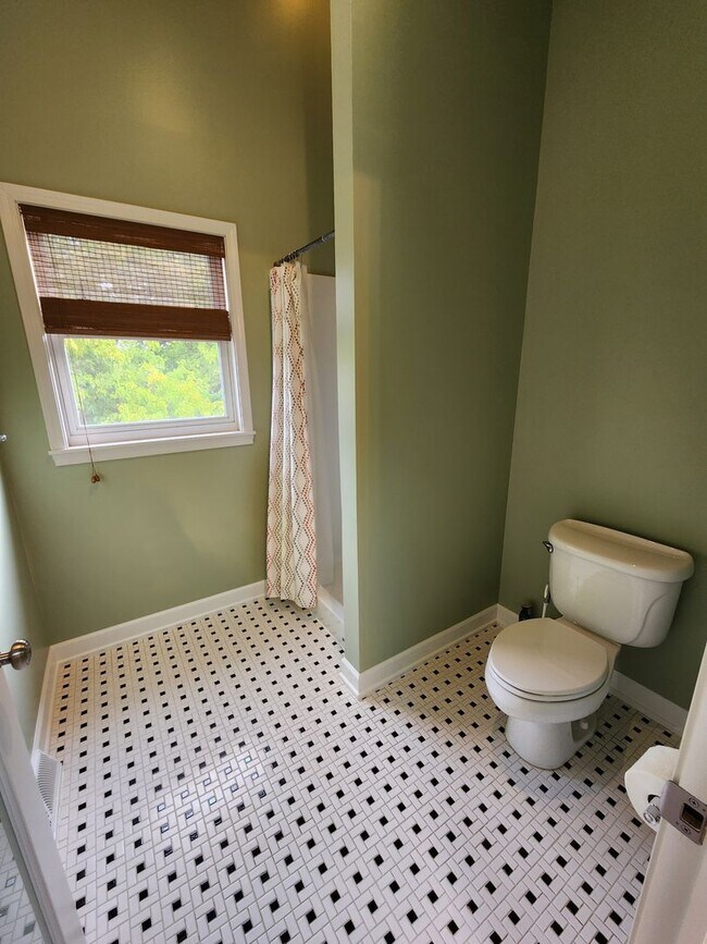 Building Photo - Gorgeous Home For Rent in Ohio City! 2 Master Suites!