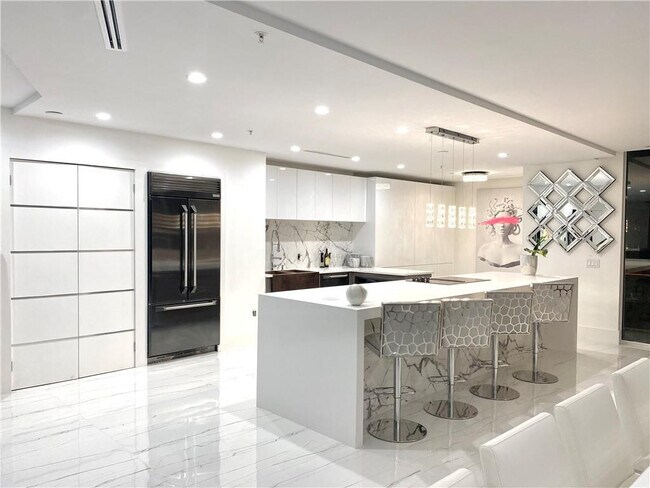 Building Photo - 350 SE 2nd St