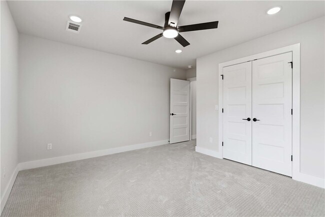 Building Photo - 900 Moksha St