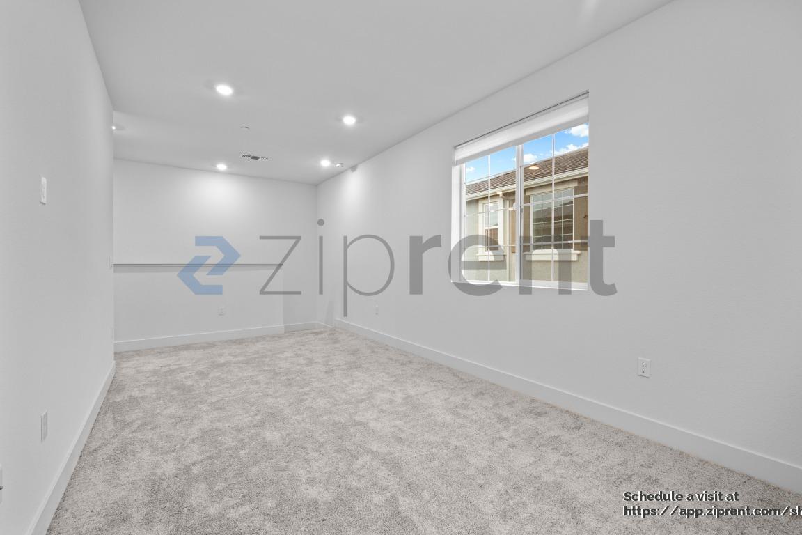 Building Photo - Unit