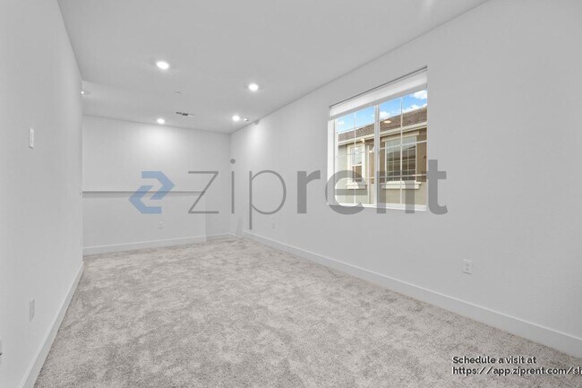 Building Photo - 5694 Loray Ln