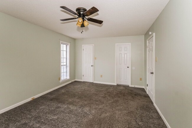Building Photo - 499 Bedlington Dr