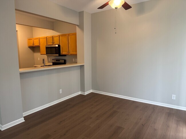 Building Photo - 6251 Commonwealth Dr