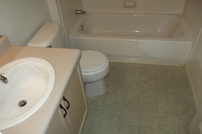 Building Photo - Northwest