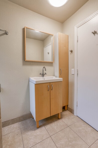 Building Photo - 3919 Creston Ave