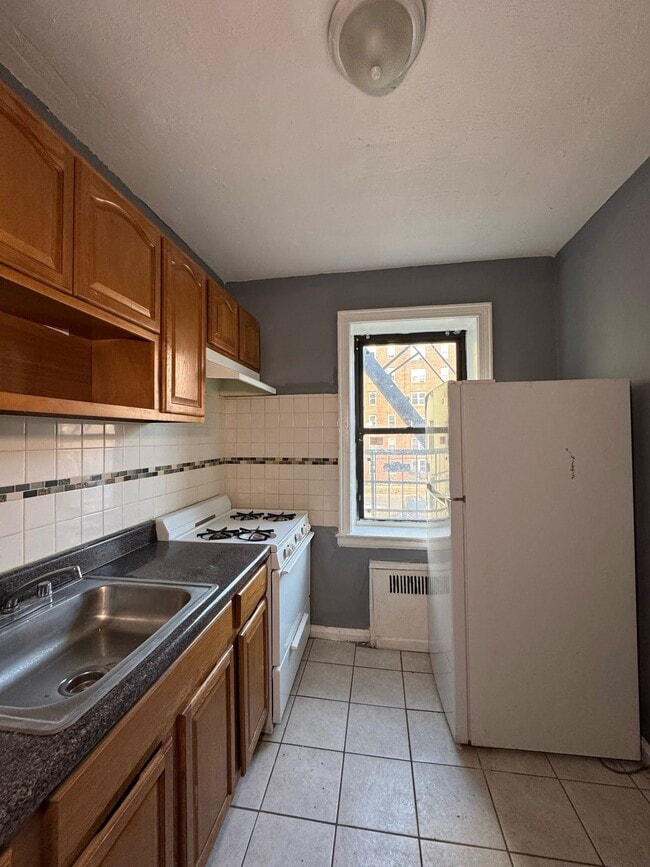 Building Photo - 22 Van Velsor Pl