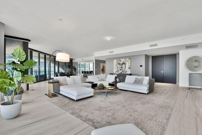 Building Photo - 1000 Biscayne Blvd