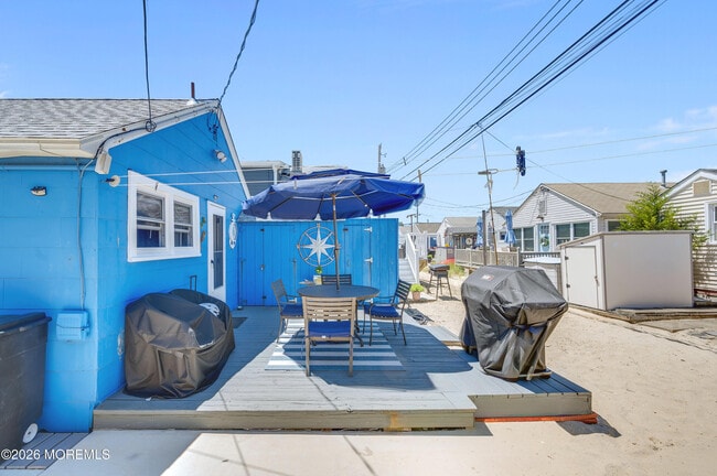 Building Photo - 28 11th Ln