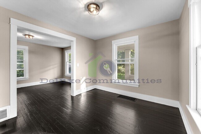 Building Photo - Remodeled 3BR + Flex Room | Steps from Leonard & Minutes to Downtown