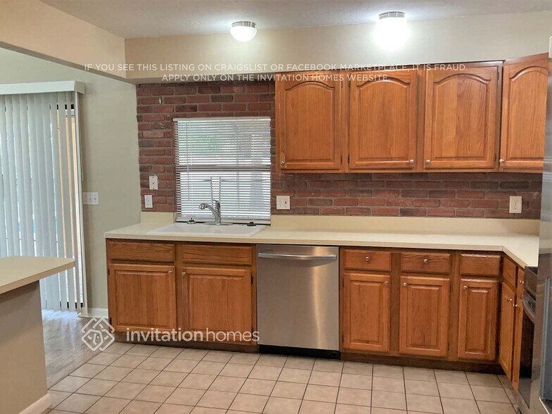 Building Photo - 215 SE 19th Terrace