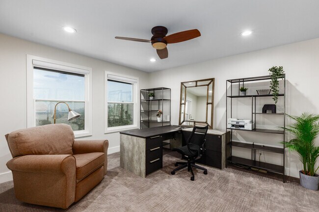 Building Photo - 4545 S Thousand Oaks Dr