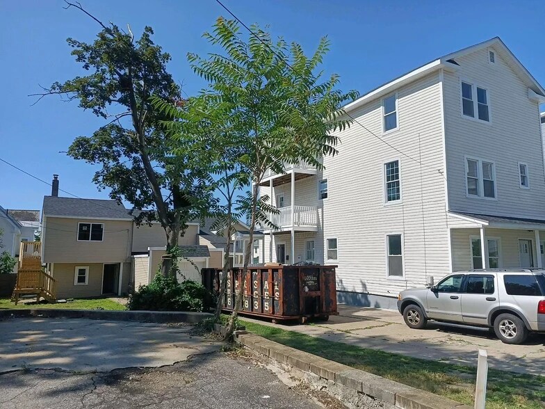 Building Photo - 427 Manchester St