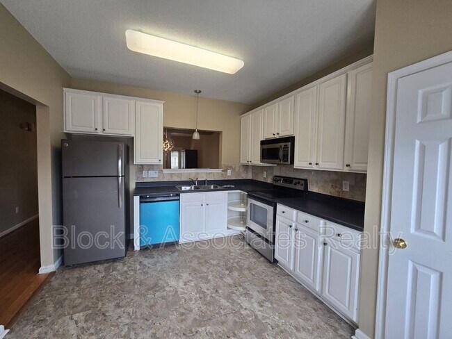 Building Photo - 210 Brittany Way