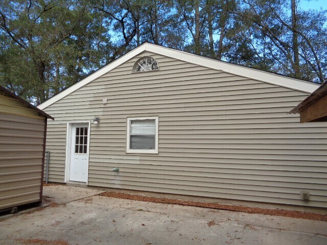 Building Photo - 709 Short Mill Run