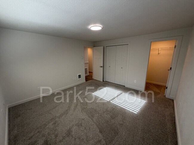 Building Photo - Newly Remodeled 3 Bedroom Duplex