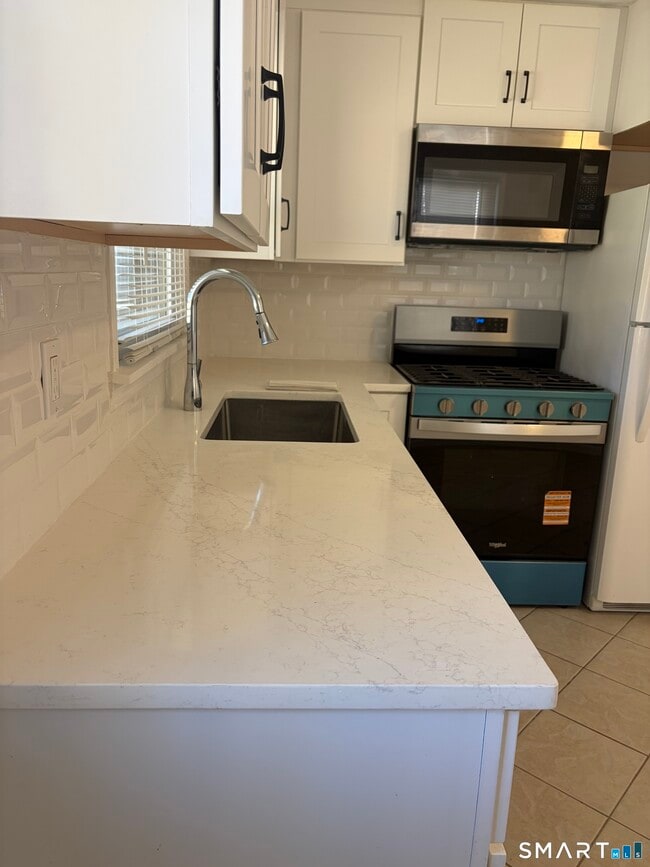 Building Photo - 123 Longview Ave