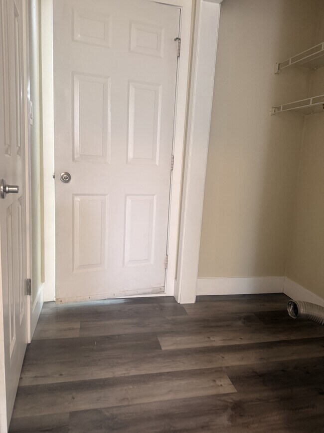 Building Photo - 1949 Arlington Arch Dr