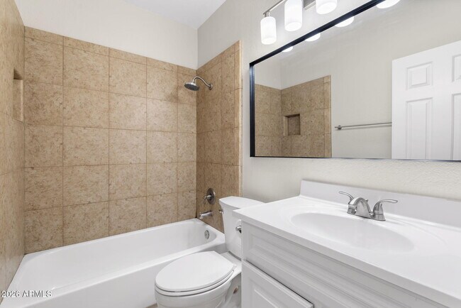 Building Photo - 8841 E Meadow Hill Dr