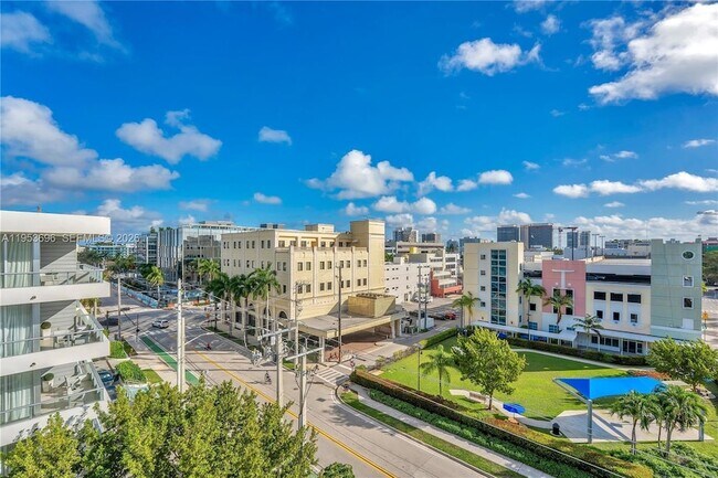 Building Photo - 9500 W Bay Harbor Dr