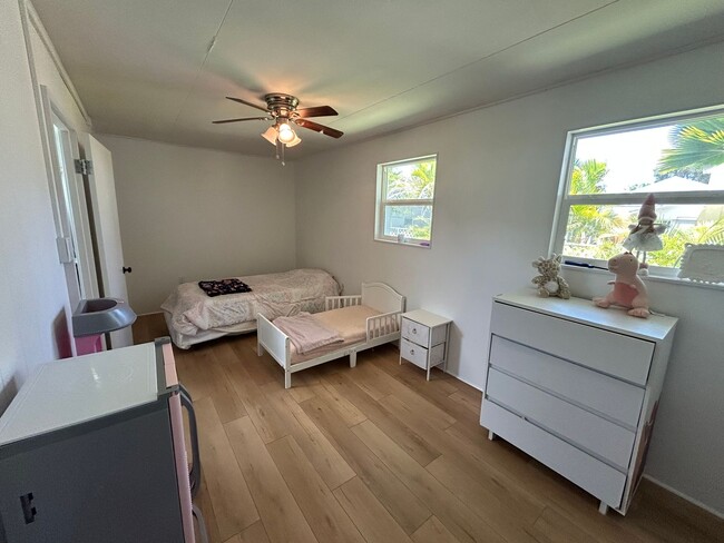 Building Photo - Beautifully Renovated Kailua Home | Walk t...