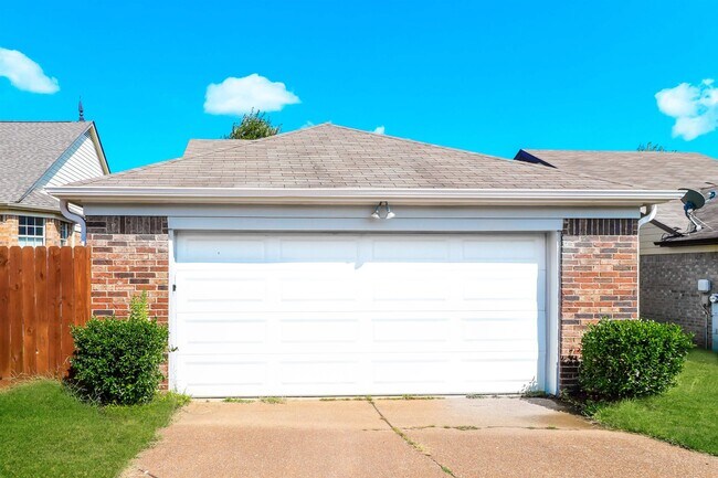 Building Photo - 1485 Pemberton Ln