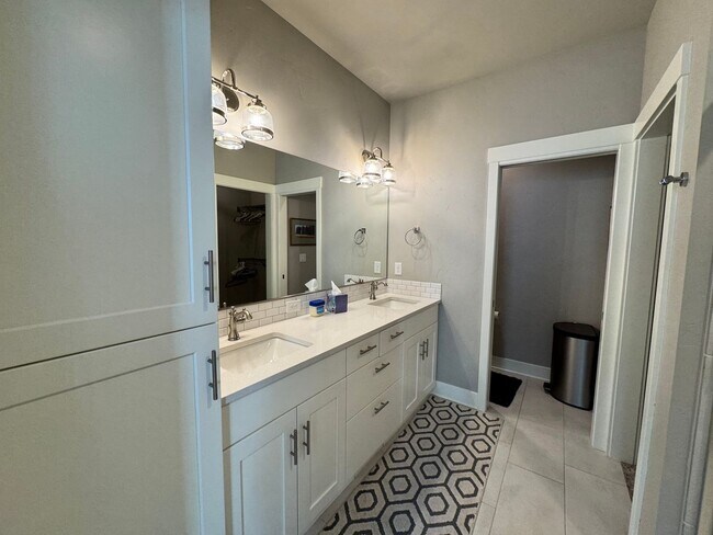 Building Photo - FOR RENT - All Inclusive Owner pays utilities - Furnished 3 bed, 2 bath NorthWest Crossing Townhome