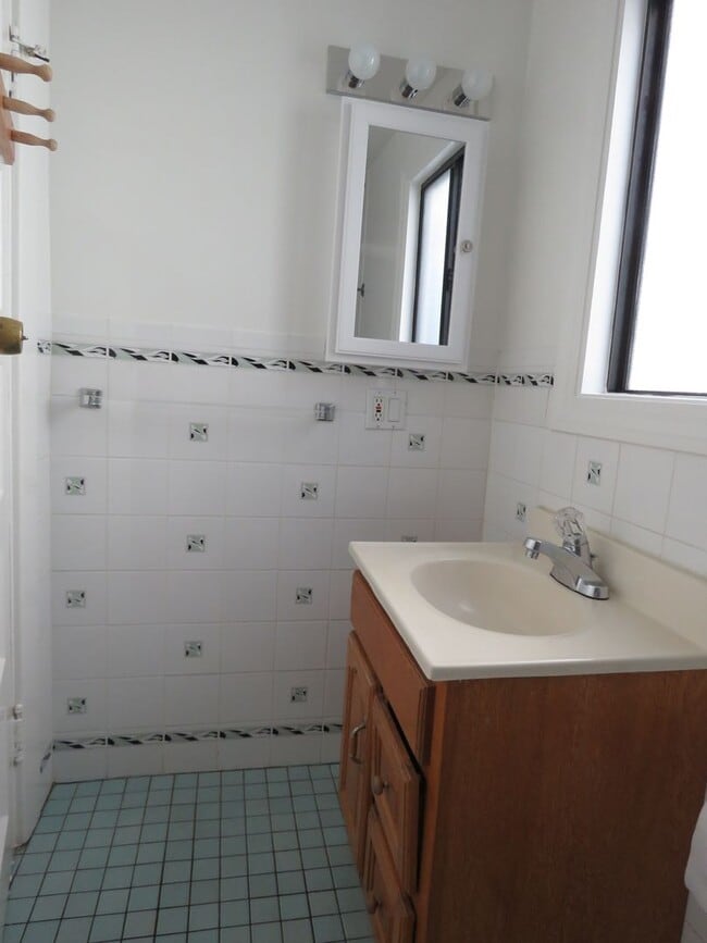 Building Photo - 162HHH