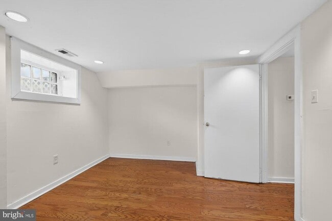 Building Photo - 3512 Lancaster Ave