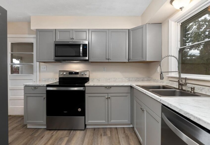 Building Photo - 226 Fraser Ln