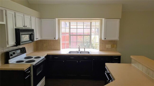 Building Photo - 2517 Jacqueline Dr
