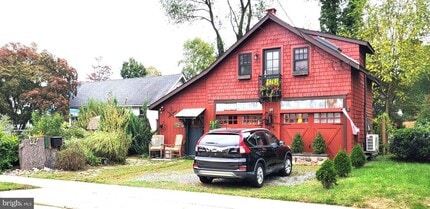 Building Photo - 264 Lake St