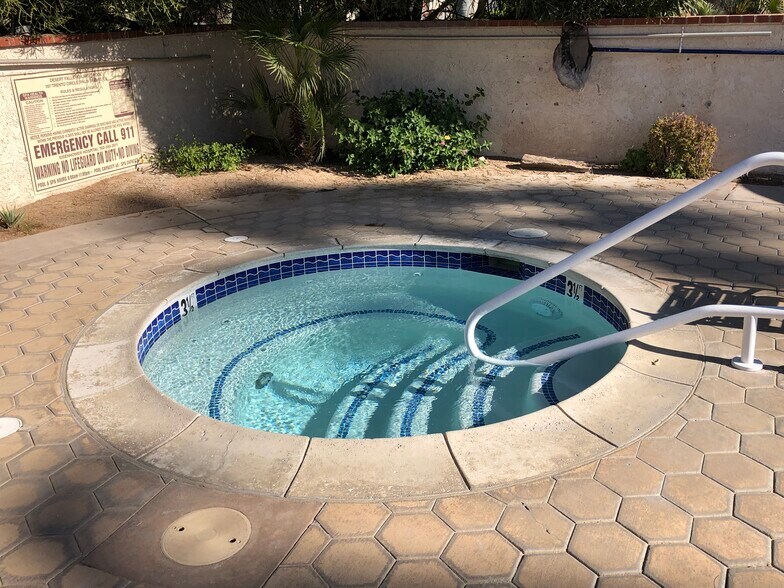 Jacuzzi - 116 Avellino Cir