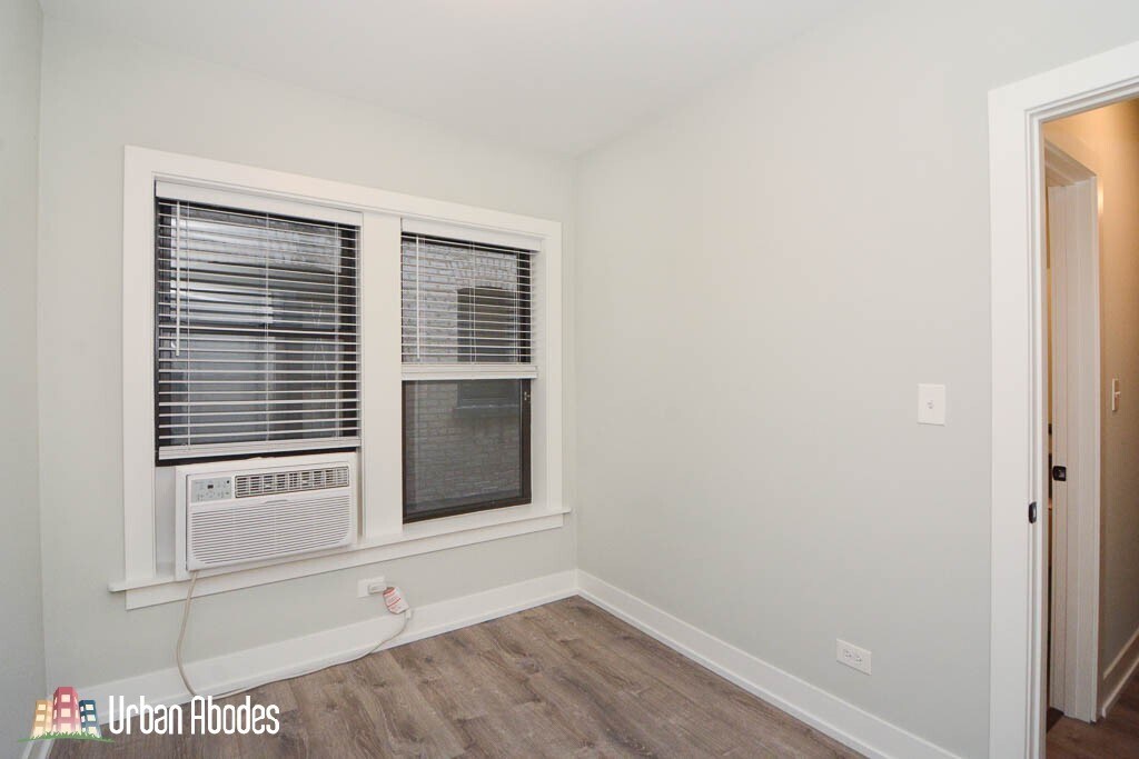 Building Photo - 711 W Brompton Ave