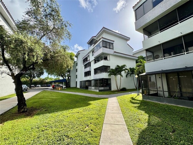 Building Photo - 8215 SW 152nd Ave