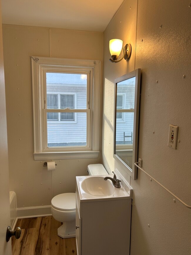 Building Photo - 1607 Howard St