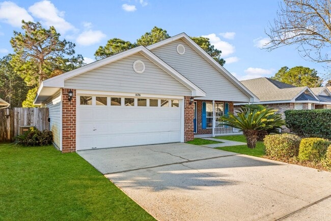 Building Photo - Charming home in IDEAL location!!!