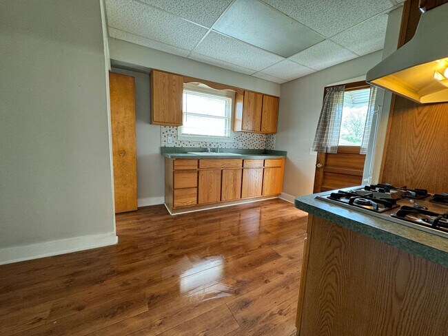 Building Photo - Newly updated 3 bd single fam house ( NO VOUCHERS)