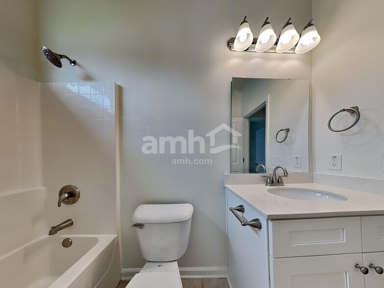 Building Photo - 523 Amsonia Cir