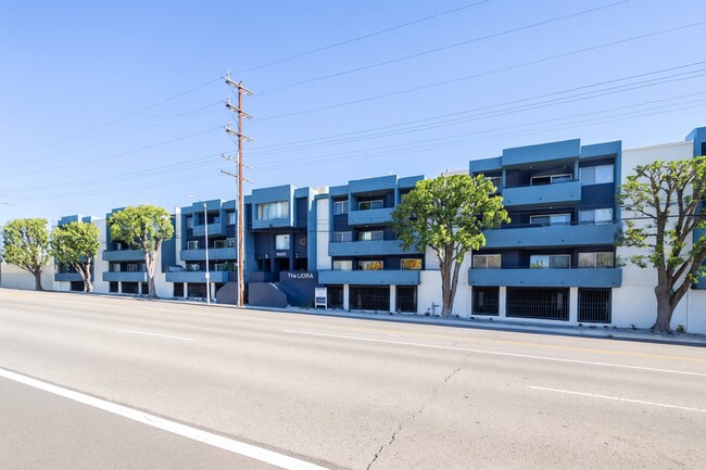 Building Photo - 10020 Zelzah Ave
