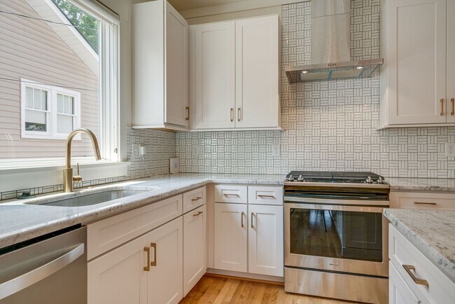Building Photo - Partially Furnished Beauty