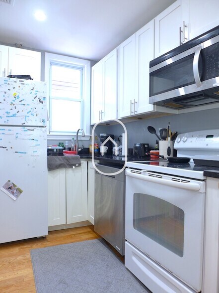 Building Photo - 1615 Tremont St