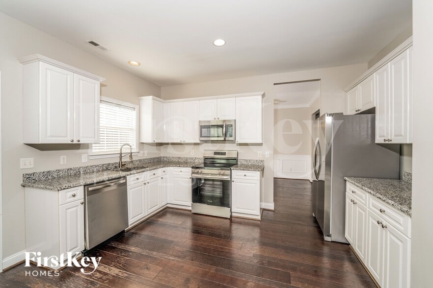 Building Photo - 531 Forest Lakes Dr