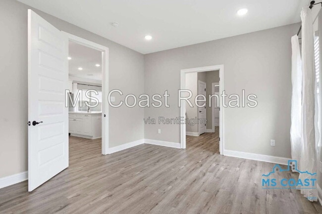 Building Photo - 102 Everly Cir