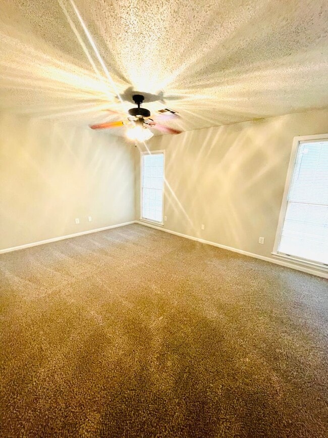 Building Photo - ** 4 Bed 2 Bath located in Brentwood ** Ca...