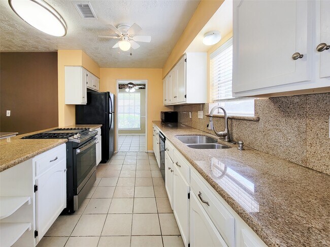 Building Photo - 16614 Cairnway Dr